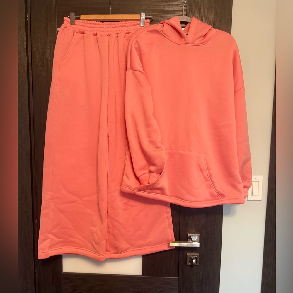 Set of 2 Women'S
Hooded Outfits in Solid Colors